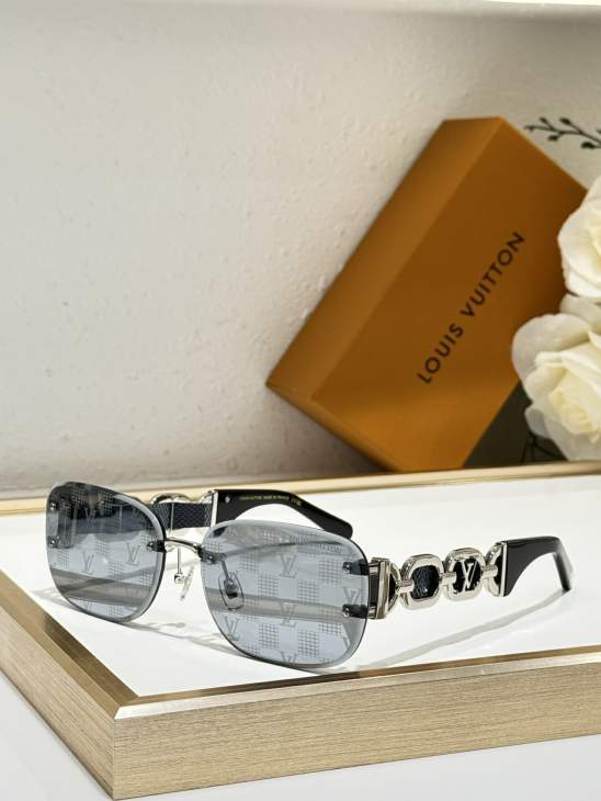 Picture of Louis Vuitton Sunglasses _SKUfw76511502fw